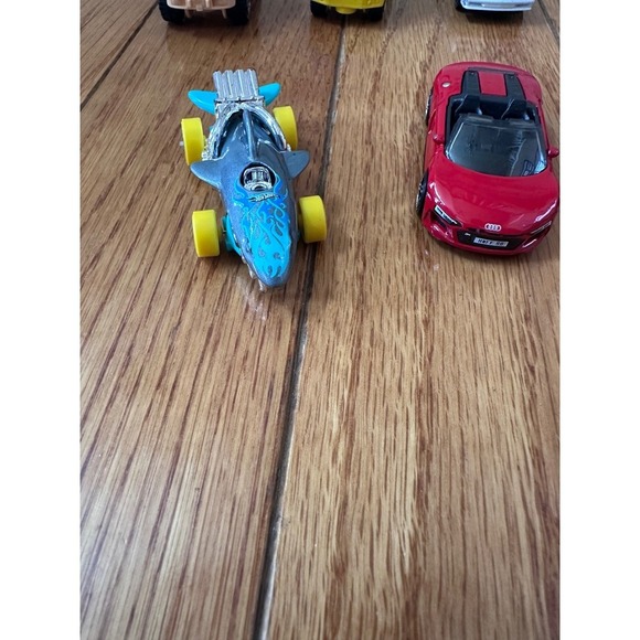 Lot of 26 Toy Cars Hot Wheels Matchbox and More Diecast Vehicles - Picture 11 of 11